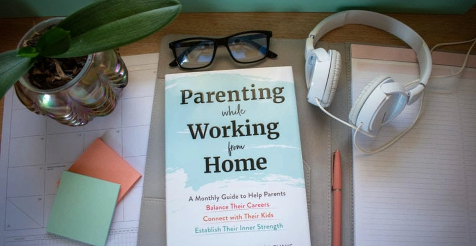 Parent balancing work and family time